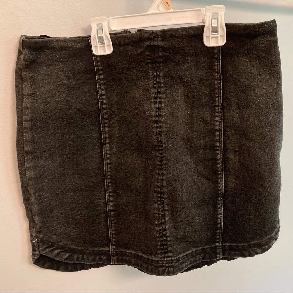 Wild honey black cotton blend mini skirt zips in back size medium